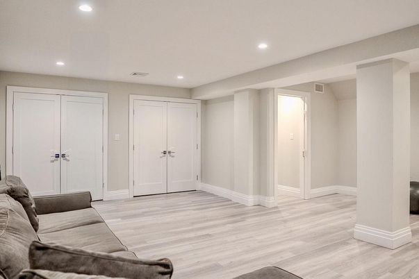 Empty room, Interior, Recessed Lighting, Wood Texture Flooring