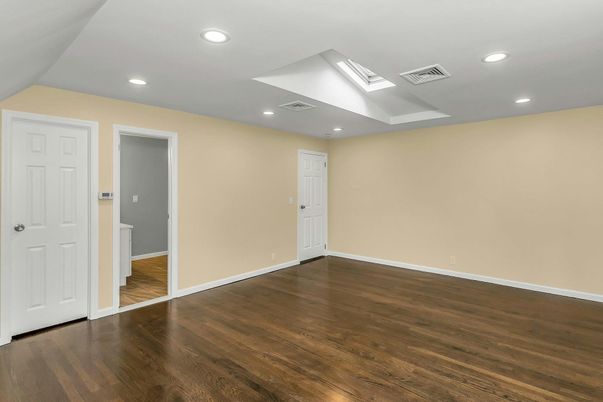 Empty room, Interior, Recessed Lighting, Wood Texture Flooring