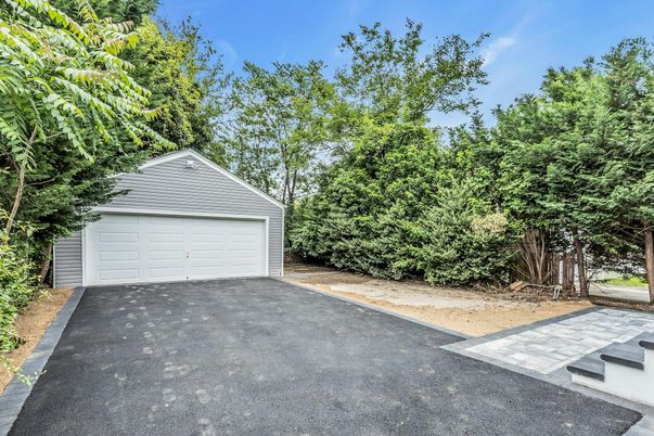 Detached Garage, Exterior