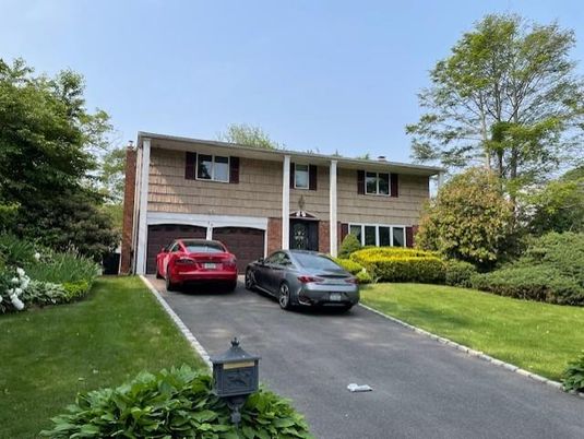 Attached, Exterior, Facade, Brick Facade, Raised Ranch