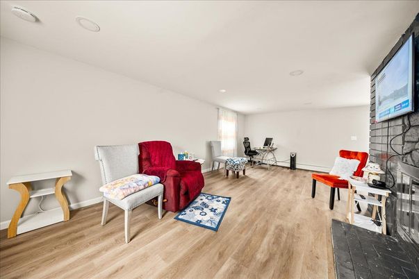 Interior, Living room, Recessed Lighting, Wood Texture Flooring