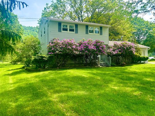 Backyard, Exterior, Facade, Raised Ranch