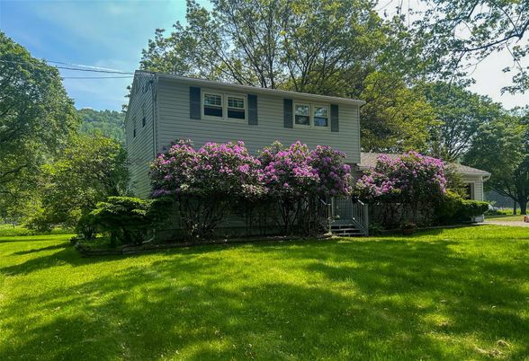 Backyard, Exterior, Facade, Raised Ranch