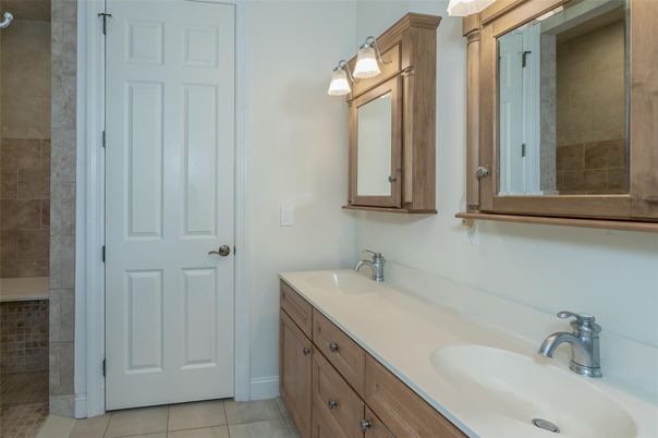 Bathroom, Dual Sink Vanities, Interior