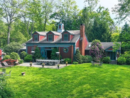 Backyard, Exterior, Facade, Brick Facade, Cape Cod