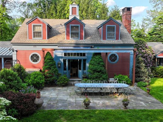 Exterior, Facade, Cape Cod