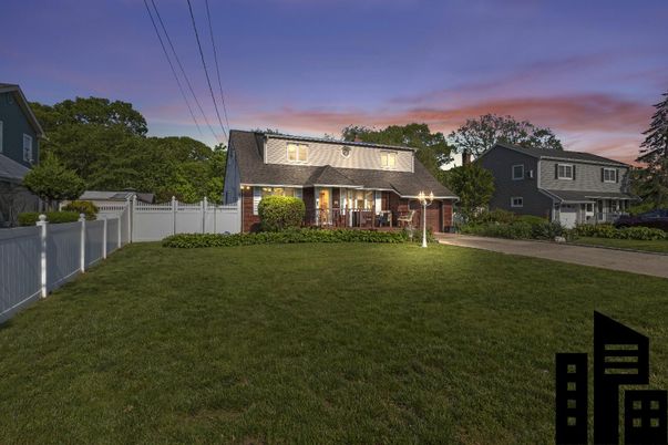 Backyard, Exterior, Facade, Brick Facade, Cape Cod