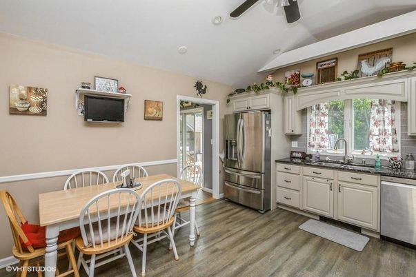 Dining room, Interior, Kitchen, Stainless Steel Appliances, Wood Texture Flooring