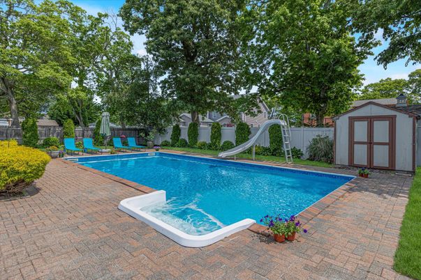 Exterior, Playground, Pool