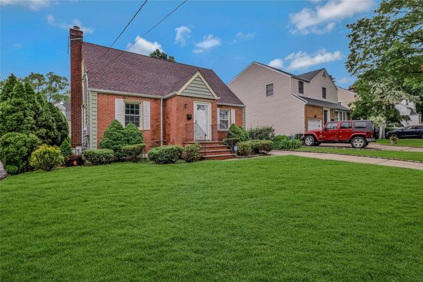 Attached, Exterior, Facade, Brick Facade, Cape Cod