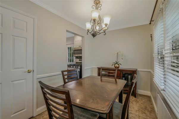 Chandelier, Dining room, Interior