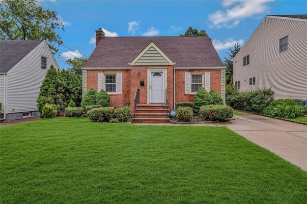 Exterior, Facade, Brick Facade, Cape Cod