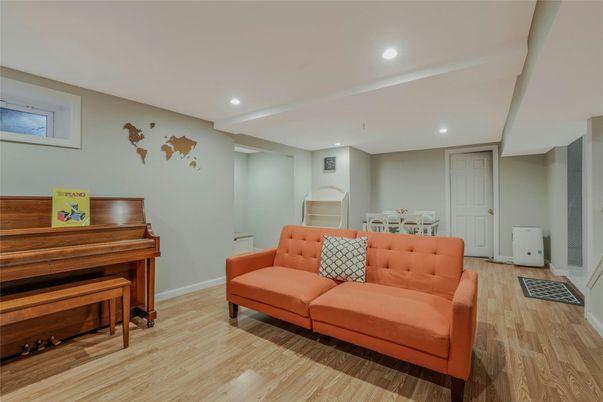 Interior, Piano, Recessed Lighting, Wood Texture Flooring