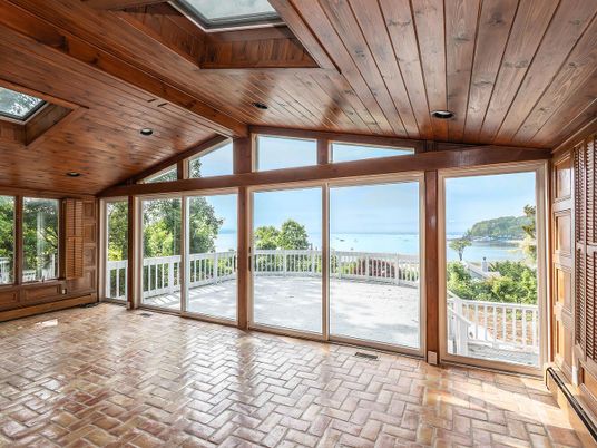 Empty room, Interior, Sun Room, Water, Wooden Ceilings