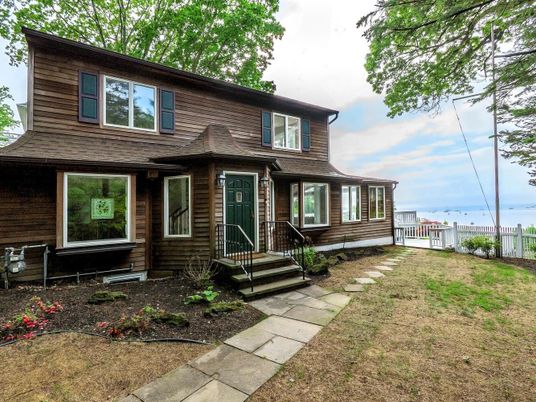Exterior, Facade, Cape Cod