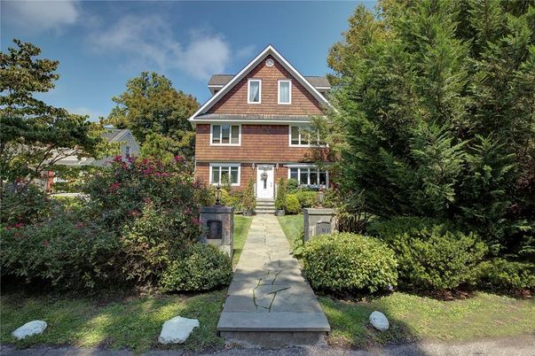 Exterior, Facade, Brick Facade, Queen Anne Victorian