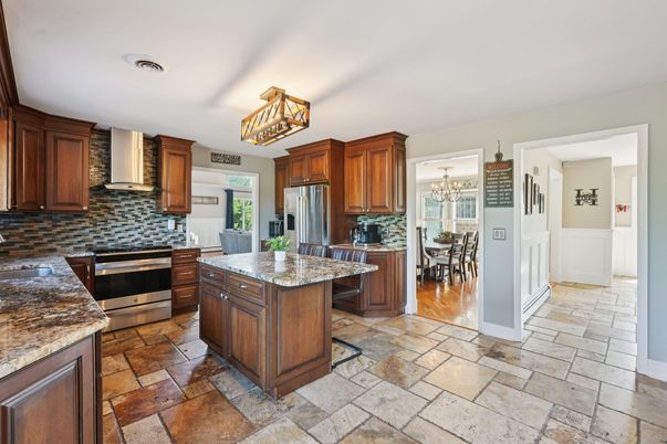 Chandelier, Dining room, Interior, Kitchen, Stainless Steel Appliances