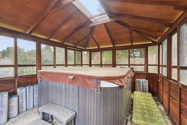 Hot Tub, Interior, Sun Room, Wooden Ceilings