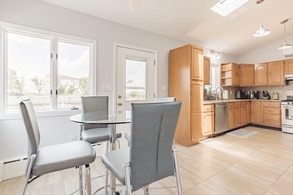 Dining room, Interior, Kitchen, Pendant Lights, Stainless Steel Appliances