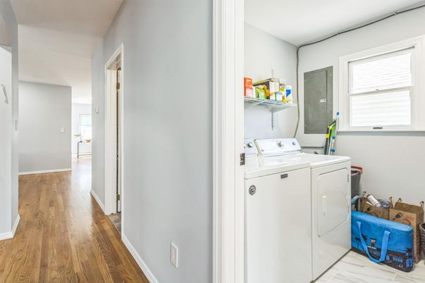 Interior, Washer, Wood Texture Flooring