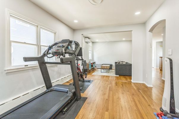 Fitness Equipment, Interior, Recessed Lighting, Wood Texture Flooring