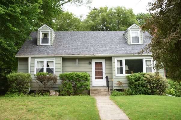 Exterior, Facade, Cape Cod
