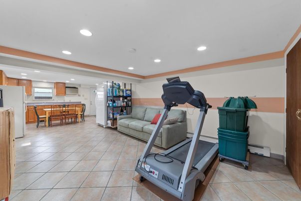 Fitness Equipment, Interior, Kitchen, Recessed Lighting