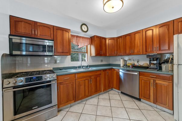 Interior, Kitchen, Stainless Steel Appliances