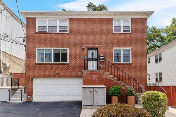 Attached, Exterior, Facade, Brick Facade, Rowhouse