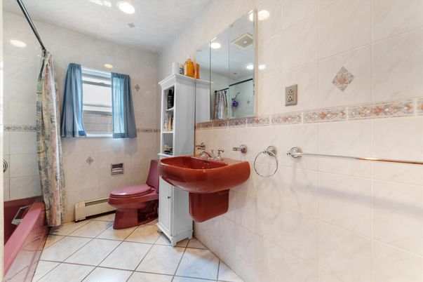 Bathroom, Interior, Recessed Lighting