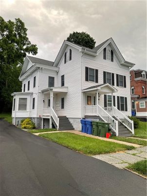 Exterior, Facade, Farmhouse