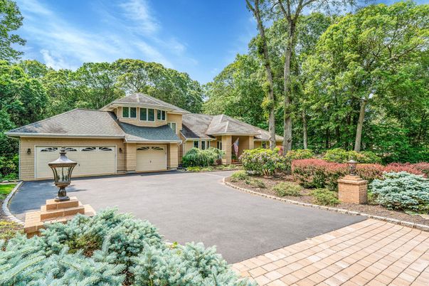 Attached, Exterior, Facade, Ranch