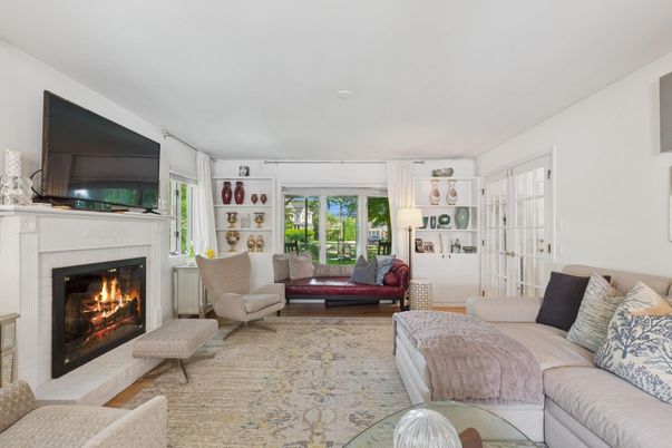 Fireplace, Interior, Living room