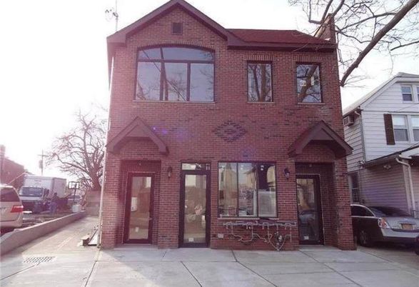 Exterior, Facade, Brick Facade, Rowhouse