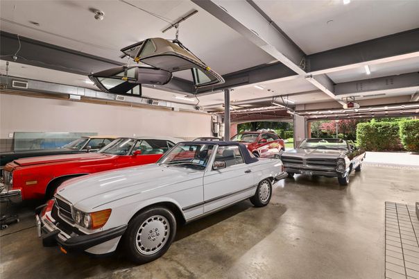 Garage, Interior