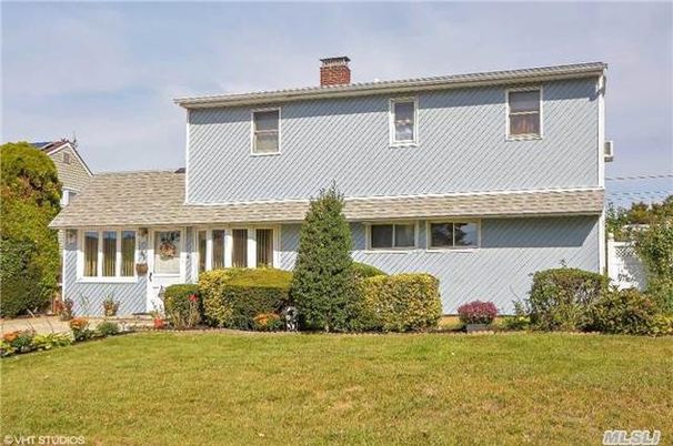 Backyard, Exterior, Facade, Split Level