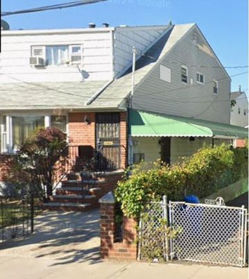Exterior, Facade, Brick Facade, Rowhouse