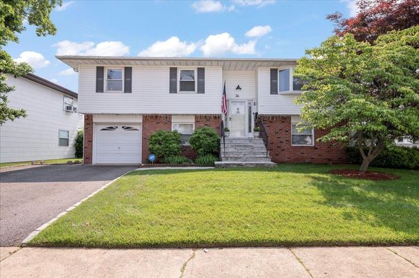 Attached, Exterior, Facade, Brick Facade, Raised Ranch