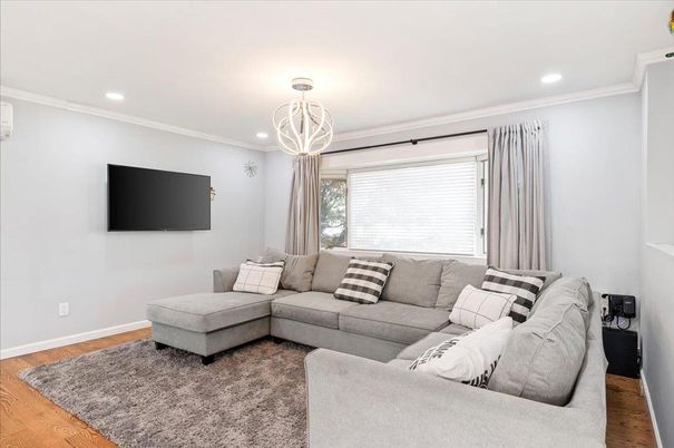 Interior, Living room, Pendant Lights, Recessed Lighting, Wood Texture Flooring