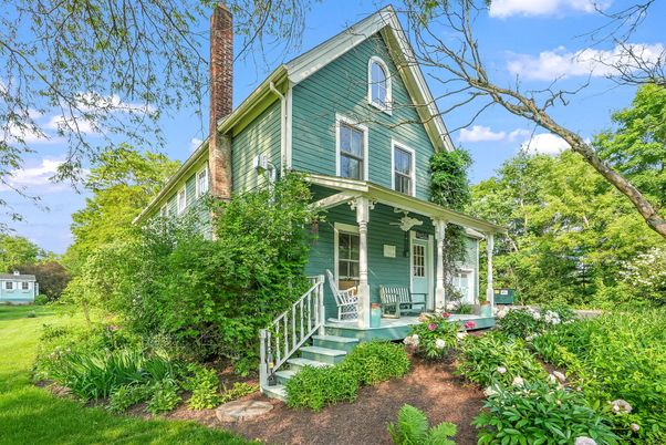 Exterior, Facade, Queen Anne Victorian