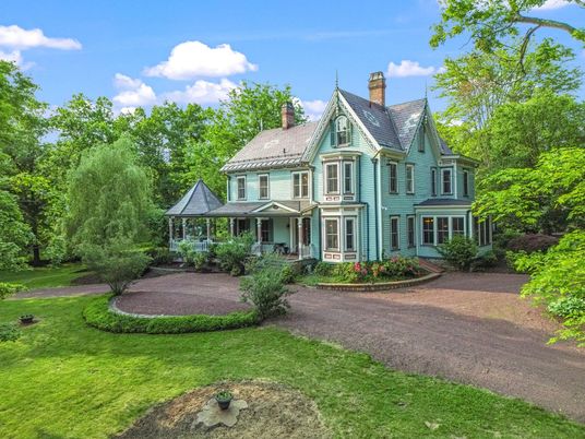 Backyard, Exterior, Facade, Queen Anne Victorian