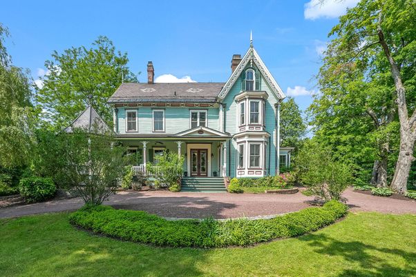 Exterior, Facade, Queen Anne Victorian