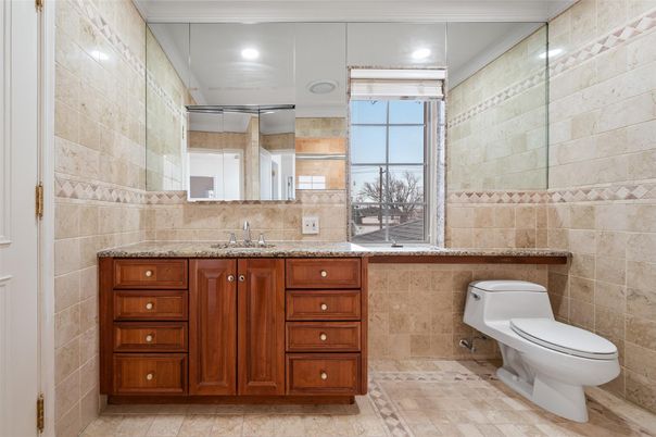 Bathroom, Interior, Recessed Lighting