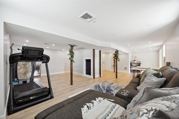 Fitness Equipment, Interior, Living room, Recessed Lighting, Wood Texture Flooring