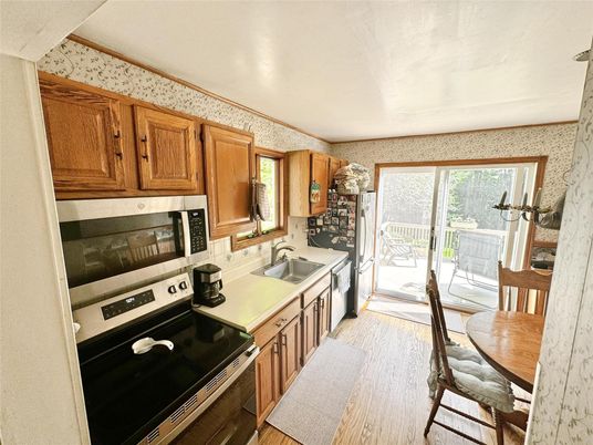 Dining room, Interior, Kitchen, Stainless Steel Appliances, Wood Texture Flooring
