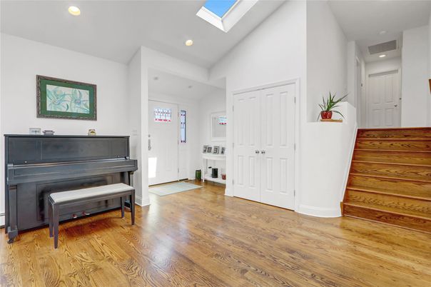 Interior, Piano, Recessed Lighting, Wood Texture Flooring