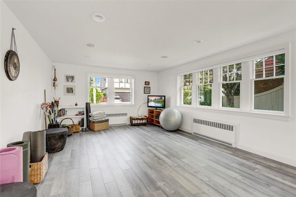 Interior, Recessed Lighting, Wood Texture Flooring