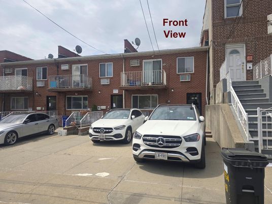 Exterior, Facade, Brick Facade, Rowhouse