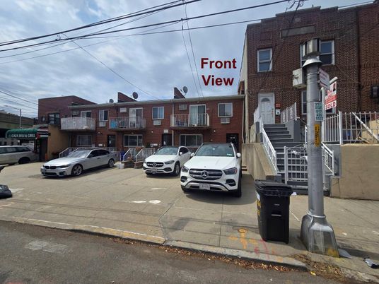 Exterior, Facade, Brick Facade, Rowhouse