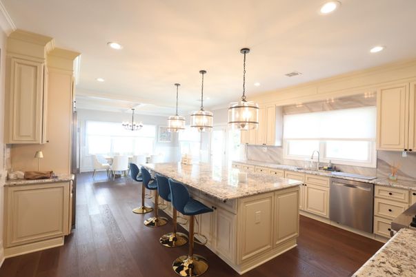 Chandelier, Dining room, Interior, Kitchen, Pendant Lights, Recessed Lighting, Stainless Steel Appliances, Wood Texture Flooring